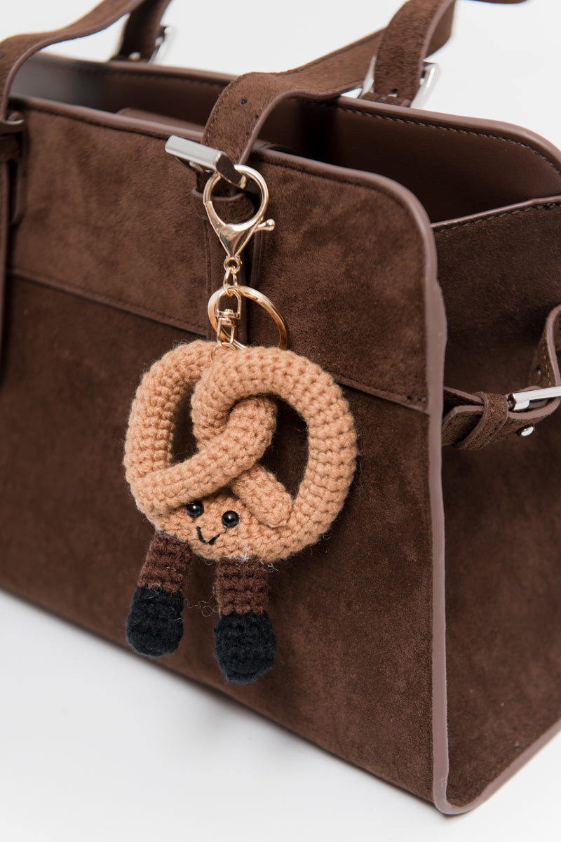 Charms de sac bretzel en crochet